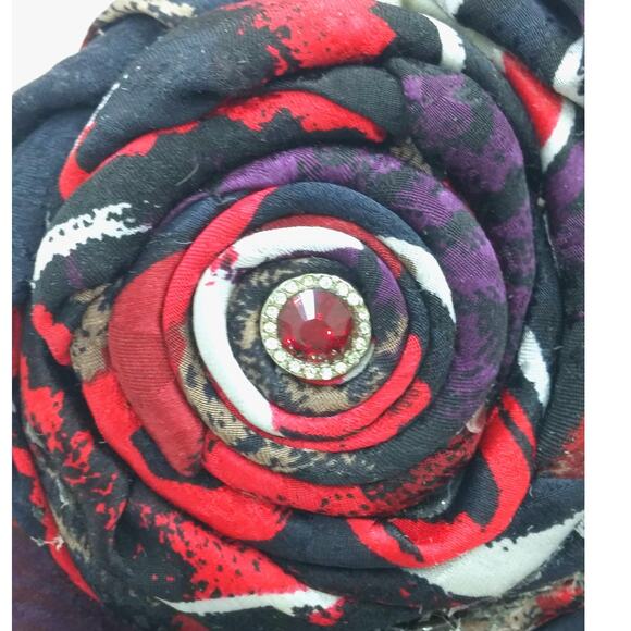 Artisan Black Silk Tie Brooch Pin Chemin de Fer Upcycled Floral Vintage Red Bead - Picture 9 of 11